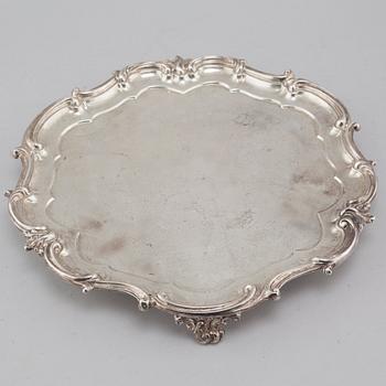 A silver platter by Elkington & Co, Birmingham, 1915.