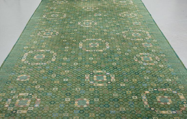 Barbro Nilsson, matto, "Bankrabatten grön", knotted pile, ca 502-504 x 202,5-207 cm, signed AB MMF BN.