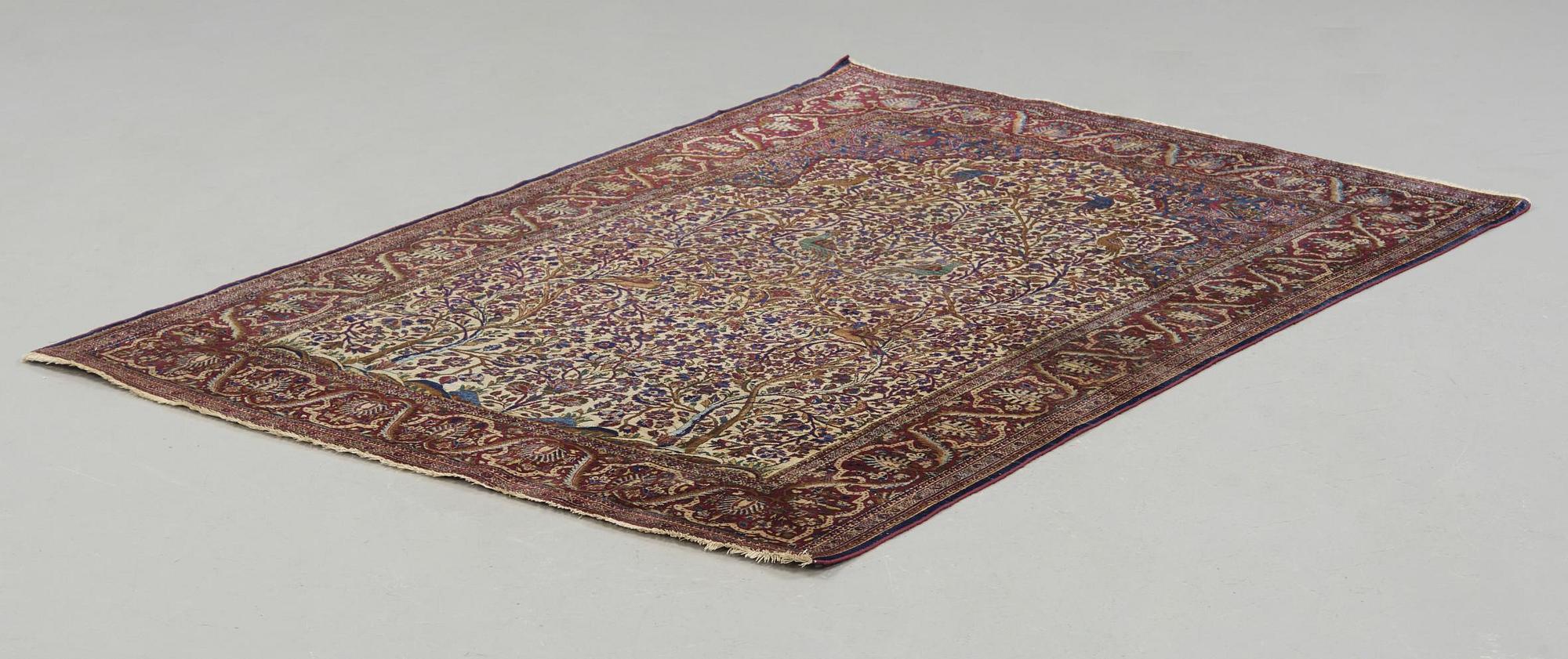 A CARPET, a semi-antique silk Kashan, ca 198,5 x 137 cm.