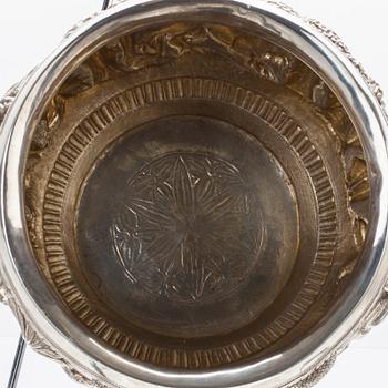 SKÅL, ostämplad silver, troligen Indien 1900-tal. Tot. vikt ca 613,9 cm.