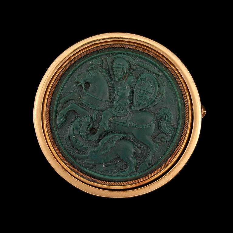 A carved cameo brooch/pendant.