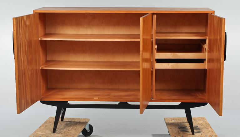 SIDEBOARD, 1900-talets tredje kvartal.