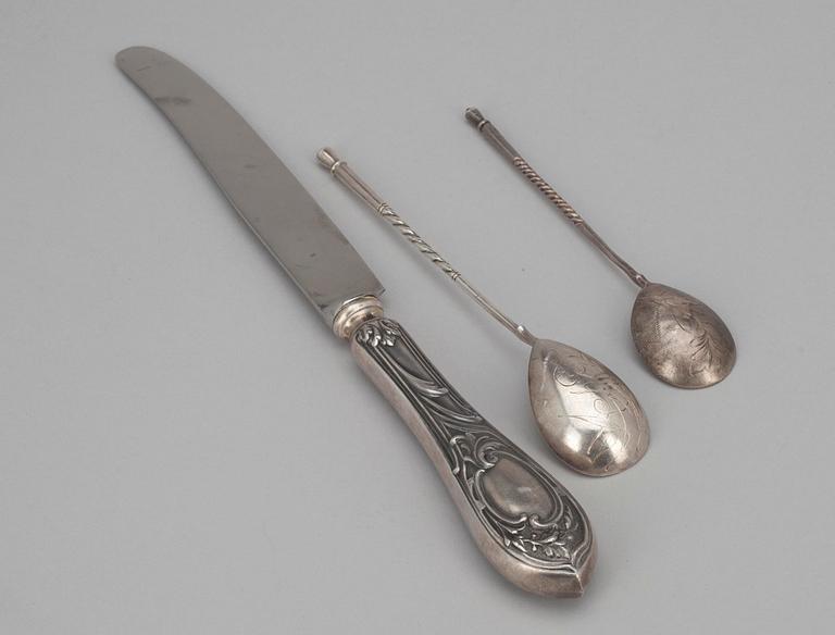 SKEDAR, 2 st, KNIV, silver, skedar 1899-1908, kniv 1908-1926, Ryssland. Vikt tot. 177 g.