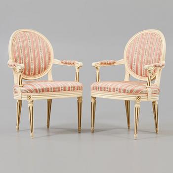 KARMSTOLAR, ett par, gustaviansk stil, 1900-tal.