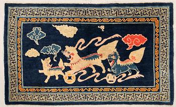 A Chinese Baotou rug, semi-antique/antique. Measure; approx. 98x168 cm.