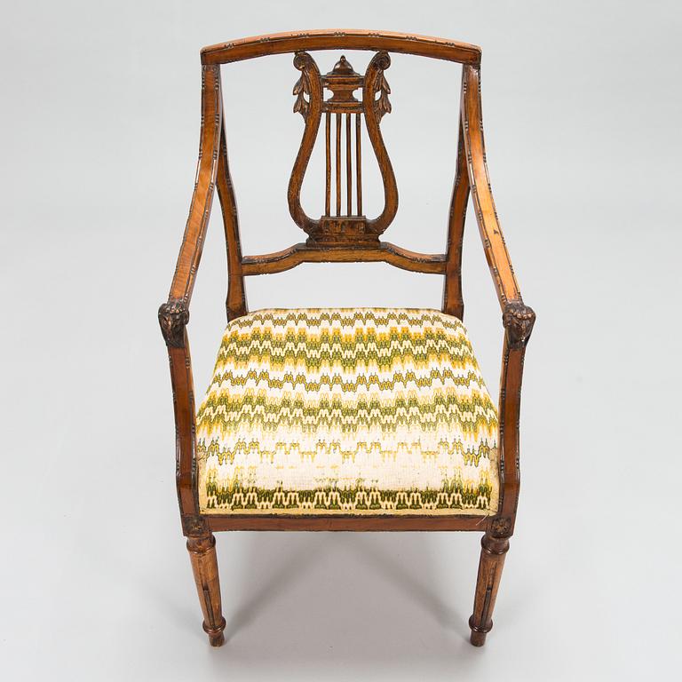 Karmstol, tillhört drottning Viktoria, Solliden, sits med broderi av Gustav V. Sannolikt Italien, 1800-tal.