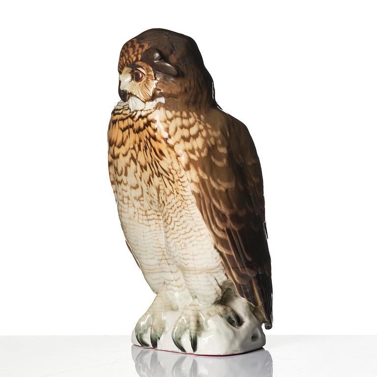 Waldemar Lindström, Skulptur, "Berguv", glaserat porslin,  Rörstrand, 1900-talets början.