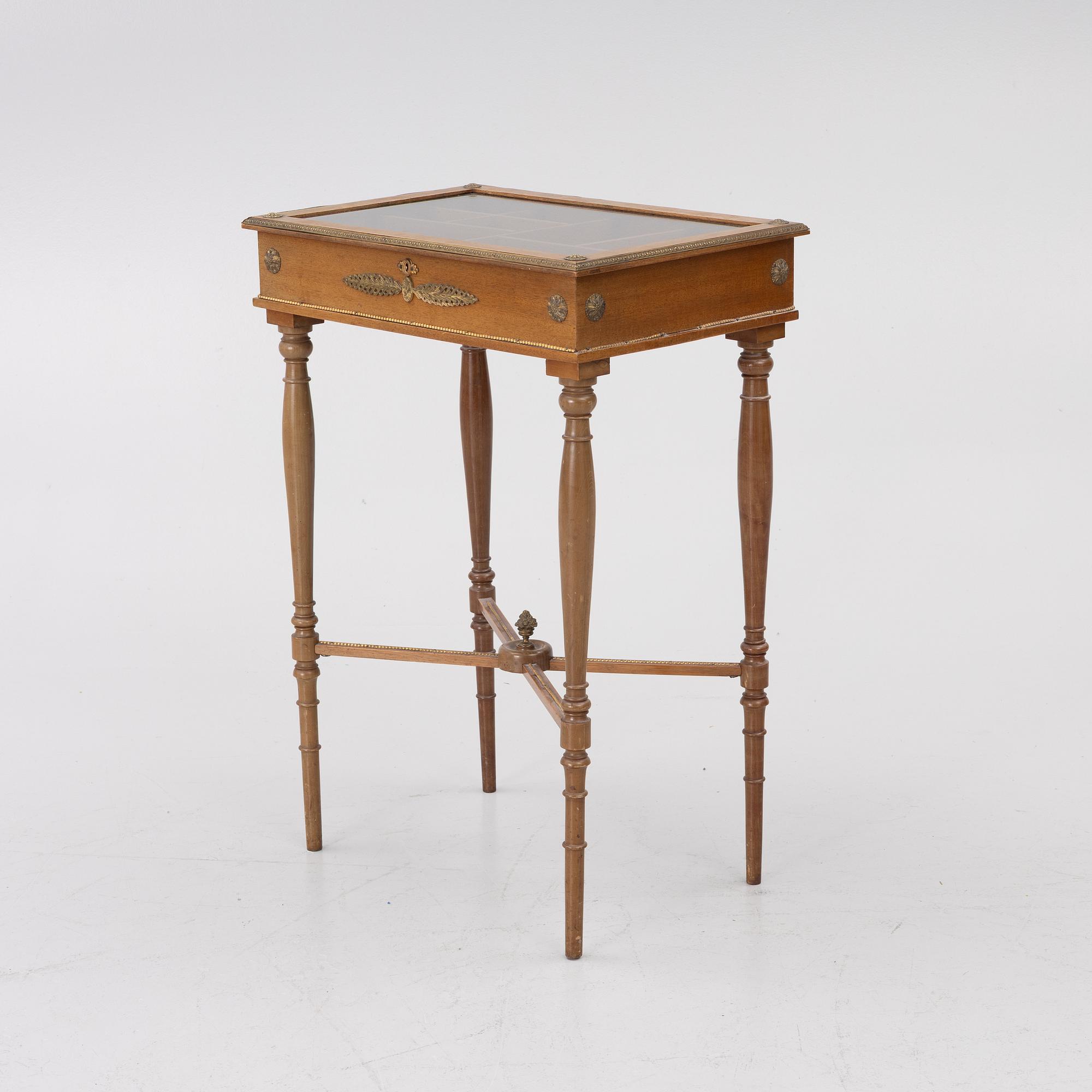 A display table, second half of the 19th century.