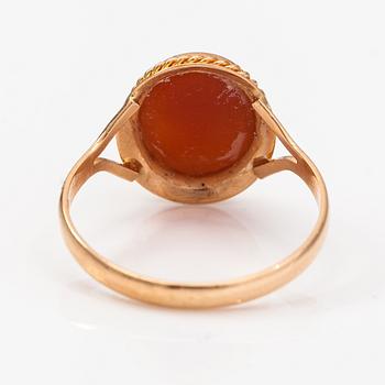 Two brooches and a ring, 14K and 18K gold and sea shell cameos.