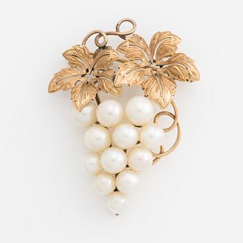Brooch, gold with pearls in the shape of a grape cluster.