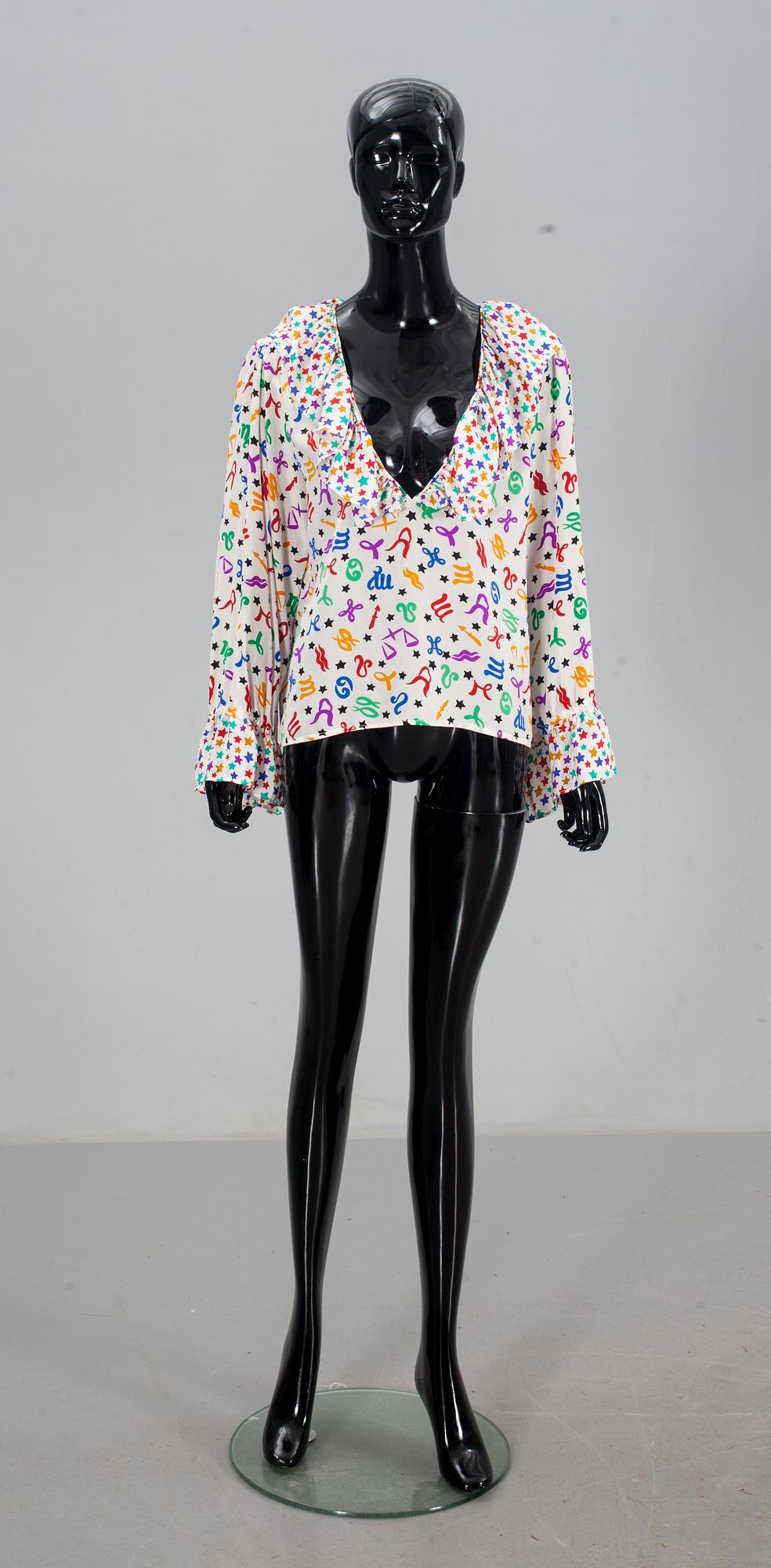 BLUS, Yves Saint Laurent.