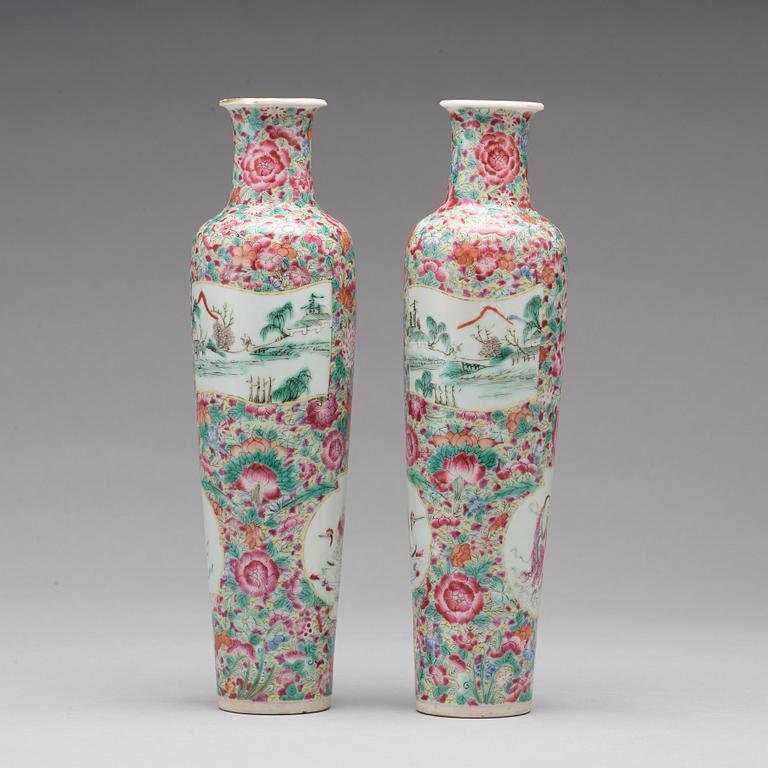 VASER, ett par, porslin. Qingdynastin, 1800-tal.