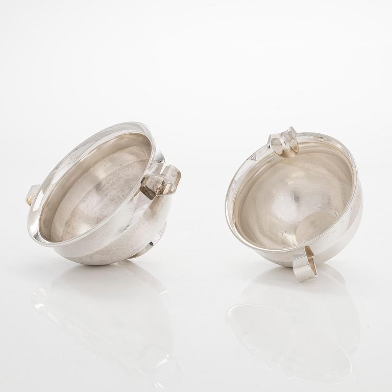 Tapio Wirkkala, a silver sugar bowl and cream jug, Kultakeskus, Hämeenlinna 1977 and 1985.