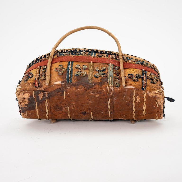 A Swedish folk art baptistal basket, Dalarna, late 19th century.