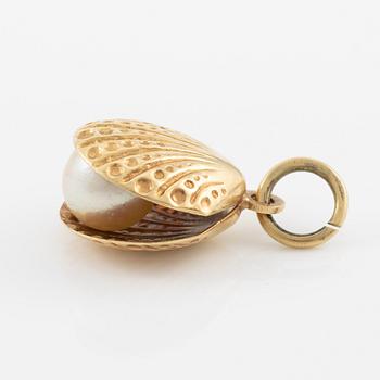 Pendant, in the shape of a shell, 14K gold with a pearl.