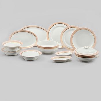 SERVISDELAR, porslin, Limoges, Frankrike, 1900-tal.