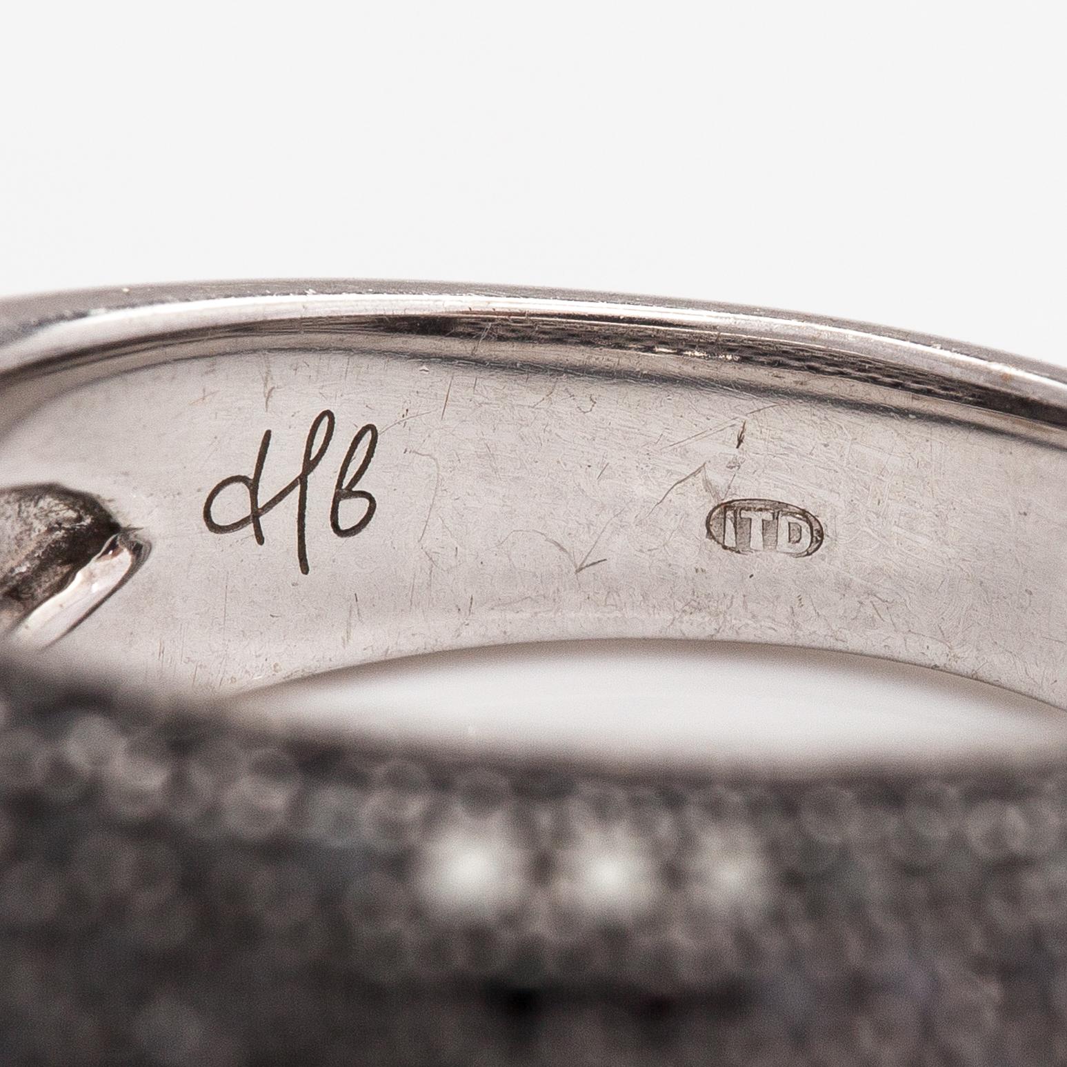An 18K white gold ring with black diamonds ca. 1.70 ct in total.