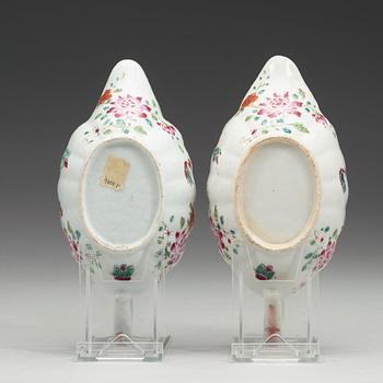 A pair of export porcelain famille rose sauce boats, Qing dynasty, Qianlong (1736-1795).