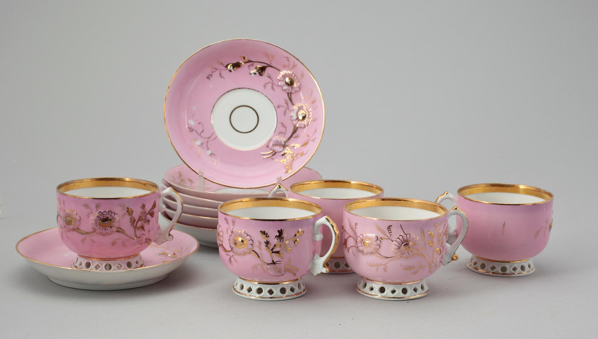 TEKOPPAR MED FAT, 2+5, porslin, Ryssland, 1800/1900-tal.