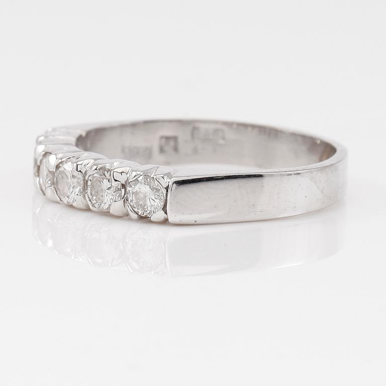 RING, 18K vitguld, 6 briljantslipade diamanter 0.85 ct, svenska stämplar.