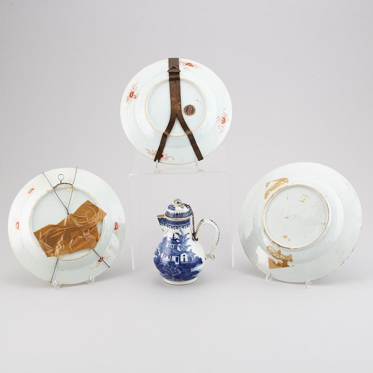 Three famille rose plates and one export porcelain pot with cover, Qing dynasty, Qianlong (1736-95).