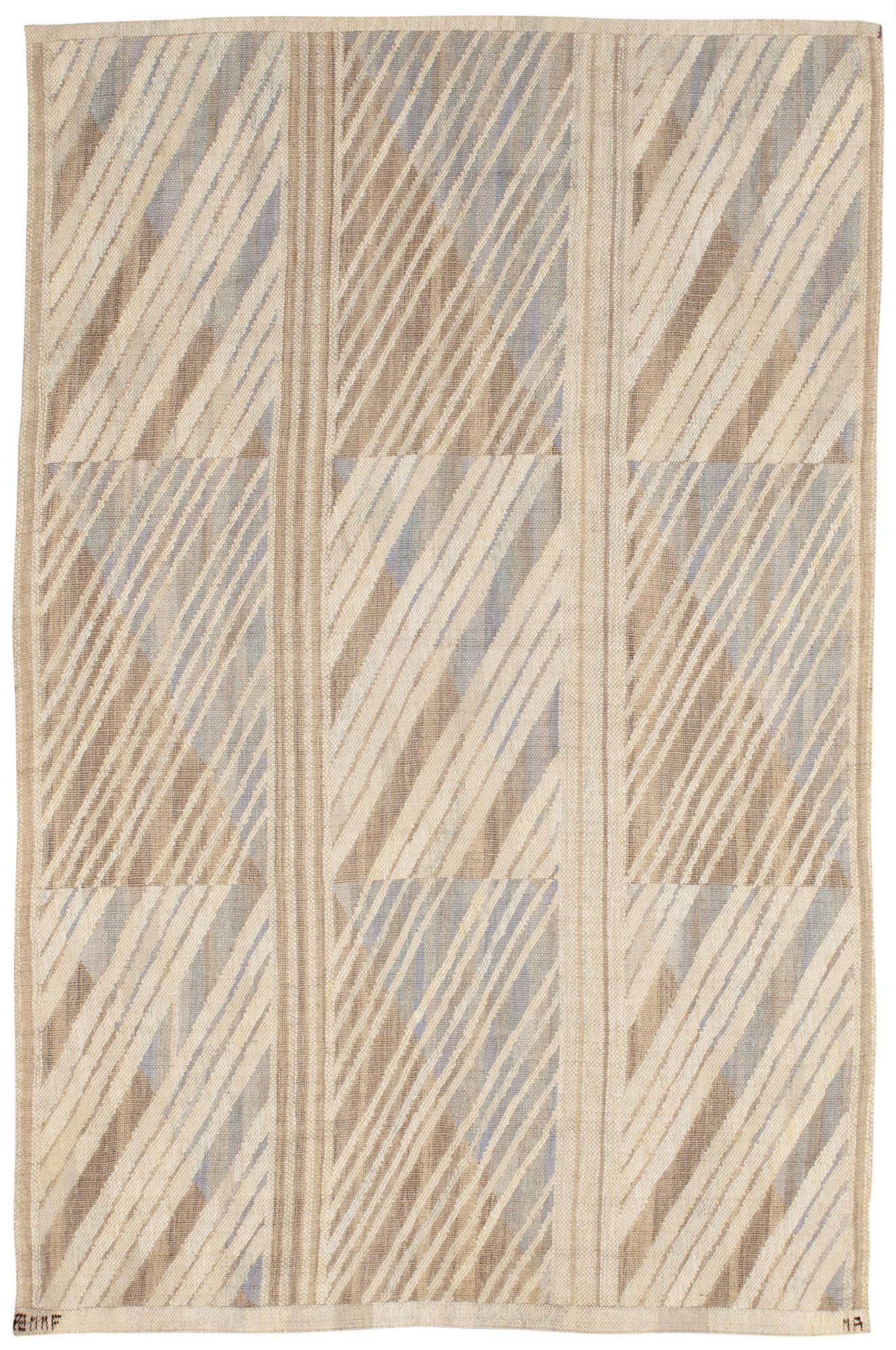 DRAPERI. "Gullberna". Inplock på linnebotten. 190,5 x 123,5 cm. Signerat AB MMF MR (AB Märta Måås-Fjetterström, Marianne Richter).