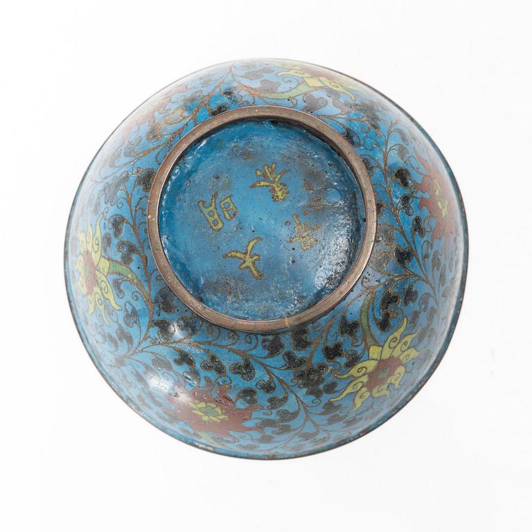 Skål, cloisonne på koppar, Mingdynastin (1368-1644).