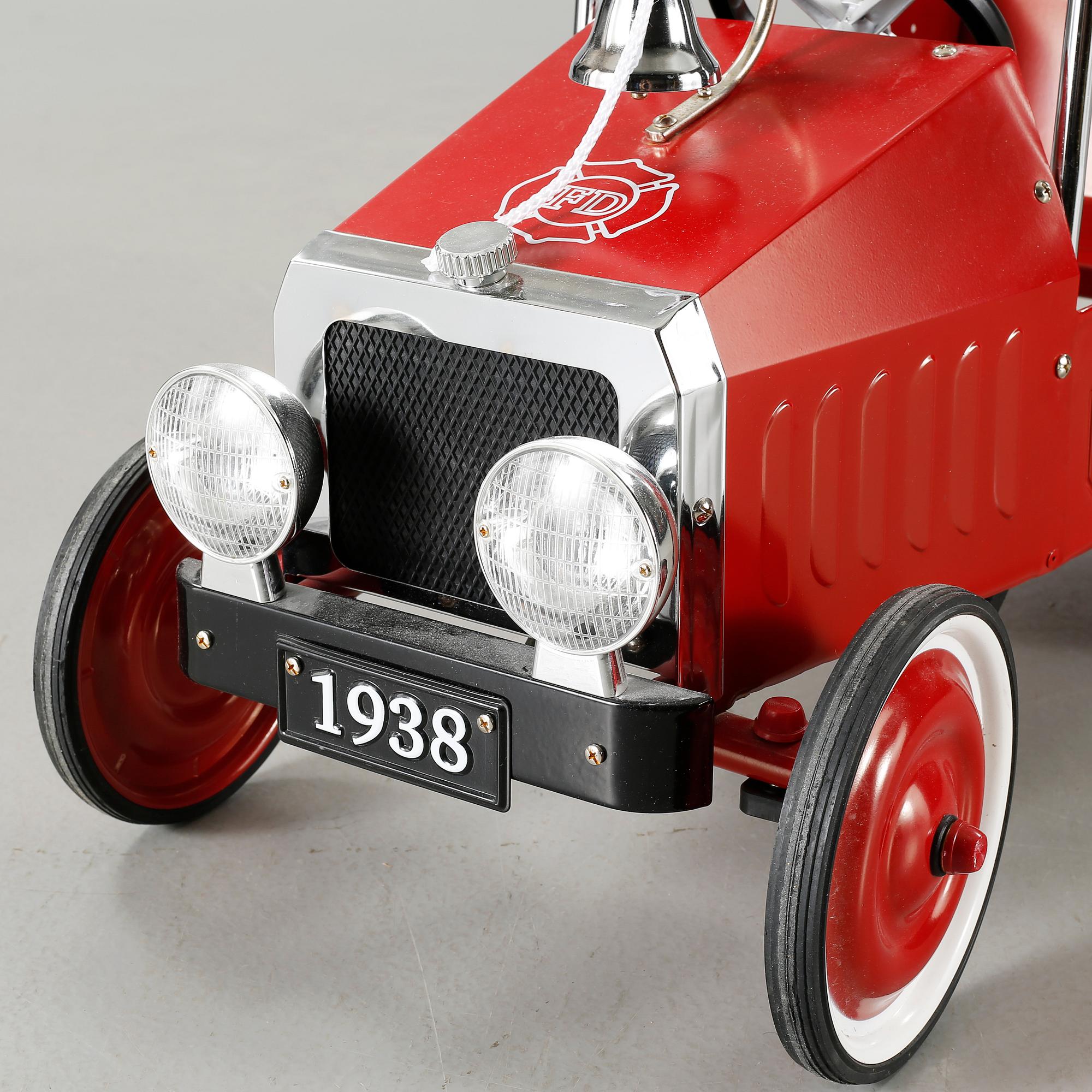 A child´s pedal car from the fourth quarter of the 20th century.