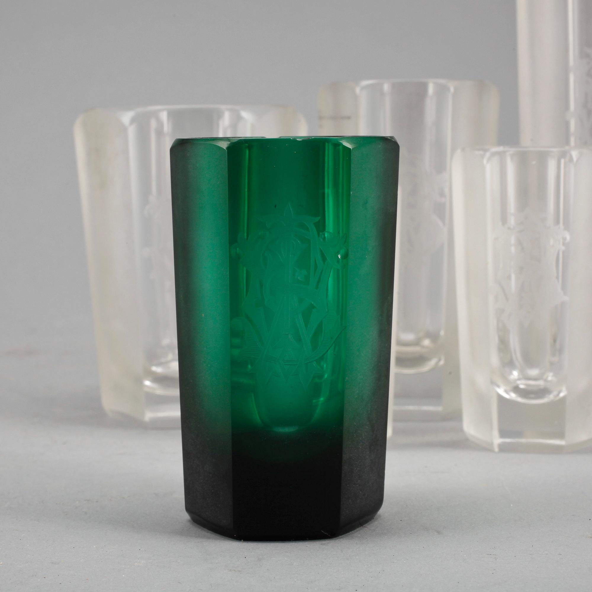 GLASSERVISDELAR, 38 st, möjligen Ryssland och tidigt 1900-tal.