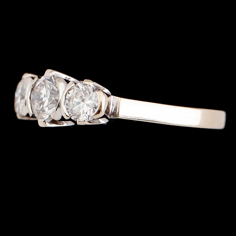 RING, 18 k vitguld, 3 briljantslipade diamanter tot 1.39 ct.