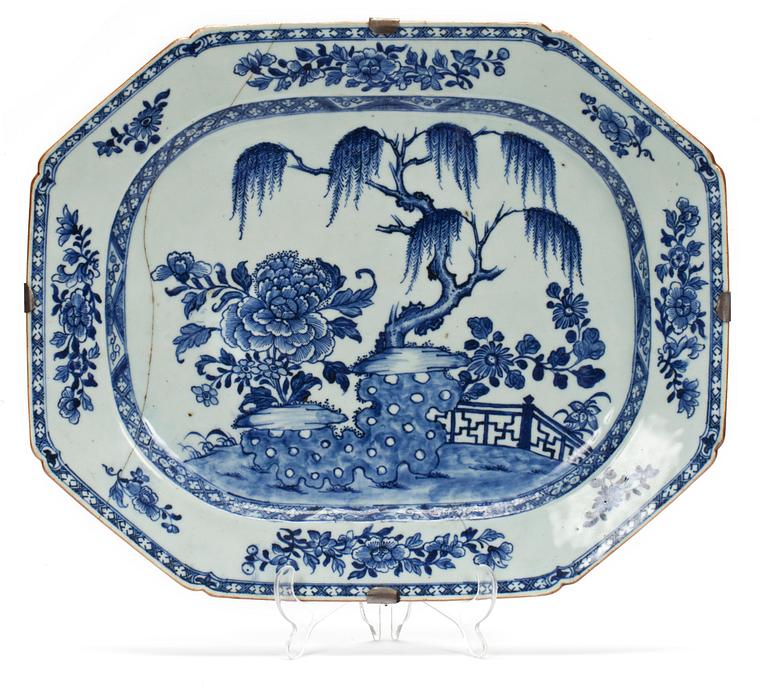 STEKFAT, porslin, Kina, Qianlong (1736-95).