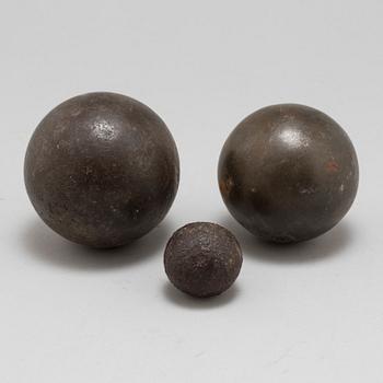 Three iron balls, 18th/19th century.