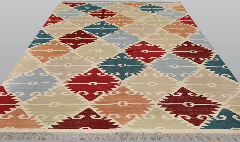 A Kilim carpet, modern design, approx. 292 x 218 cm.