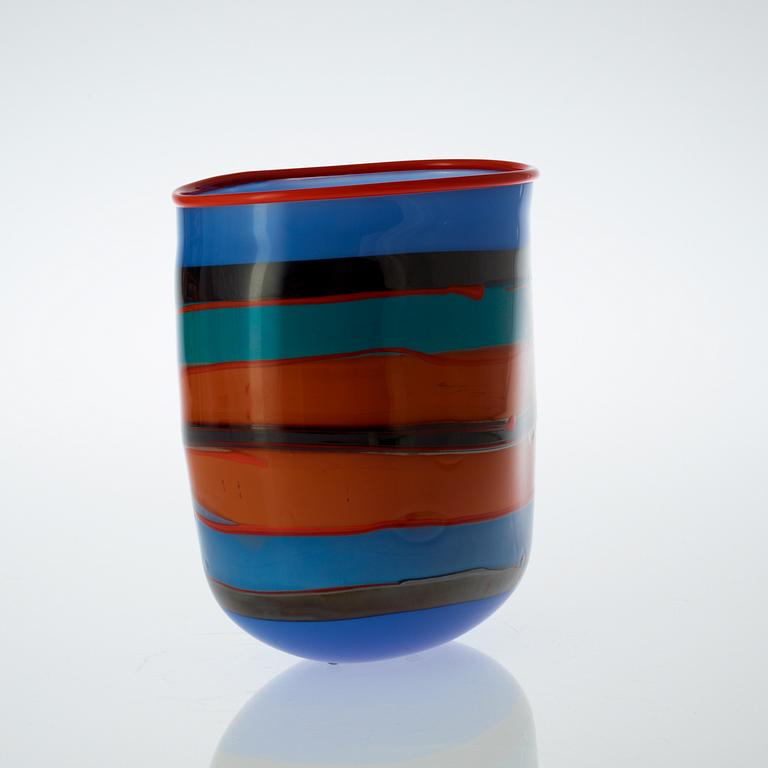 A Gunnar Cyrén glass vase, Orrefors Gallery 1990.