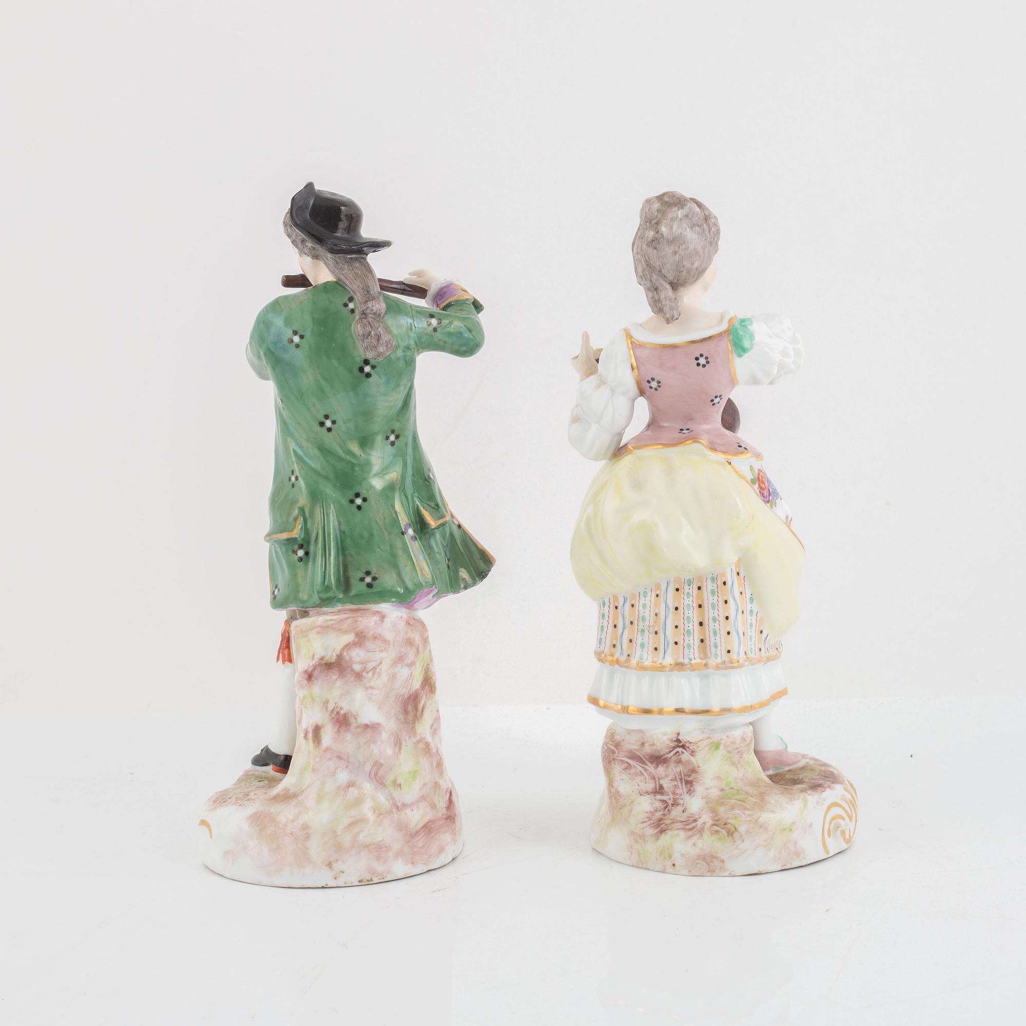 A pair of porcelain figurines, Germany, early 20th Century.