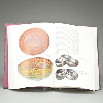 BOK, "Norske drikkekar av tre" av  PER GJÆRDER, Universitetsforlaget, Oslo, 1975.