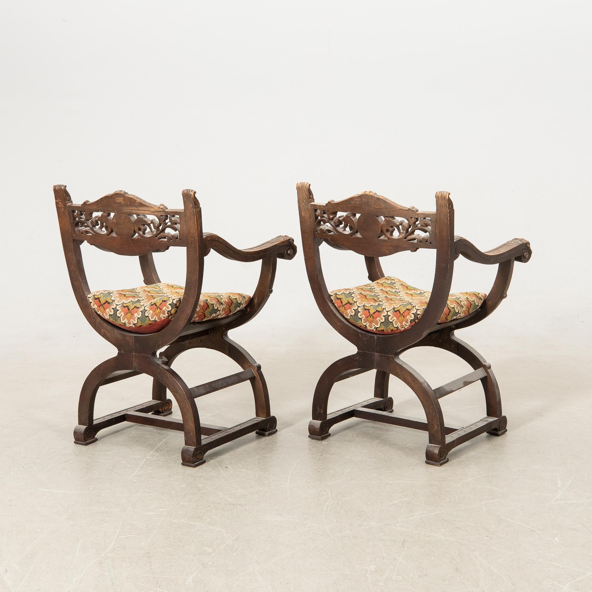 Armchairs, a pair, Renaissance style, first half of the 20th century.