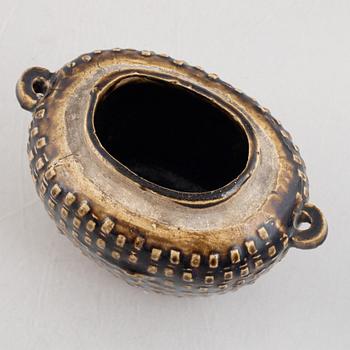 A blue and white bowl and a storage jar, Qing dynasty.