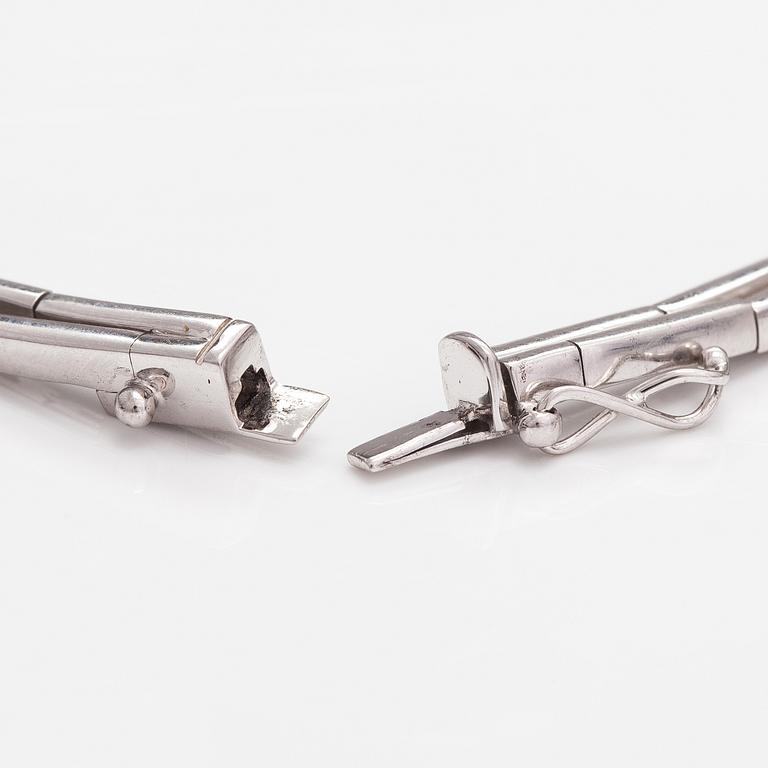 Halsband, 18K vitguld, diamanter ca 2.50 ct tot.