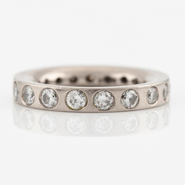 Ring in 18K gold with round brilliant-cut diamonds.