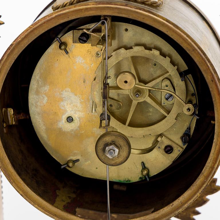 Mantle clock, marble, gilt metal, Aubert L´ne, Paris.