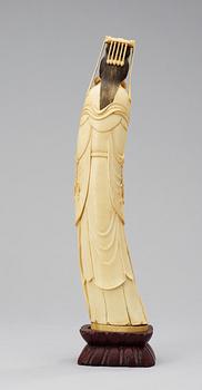 FIGURIN, elfenben. Kina sekelskifte 1900.