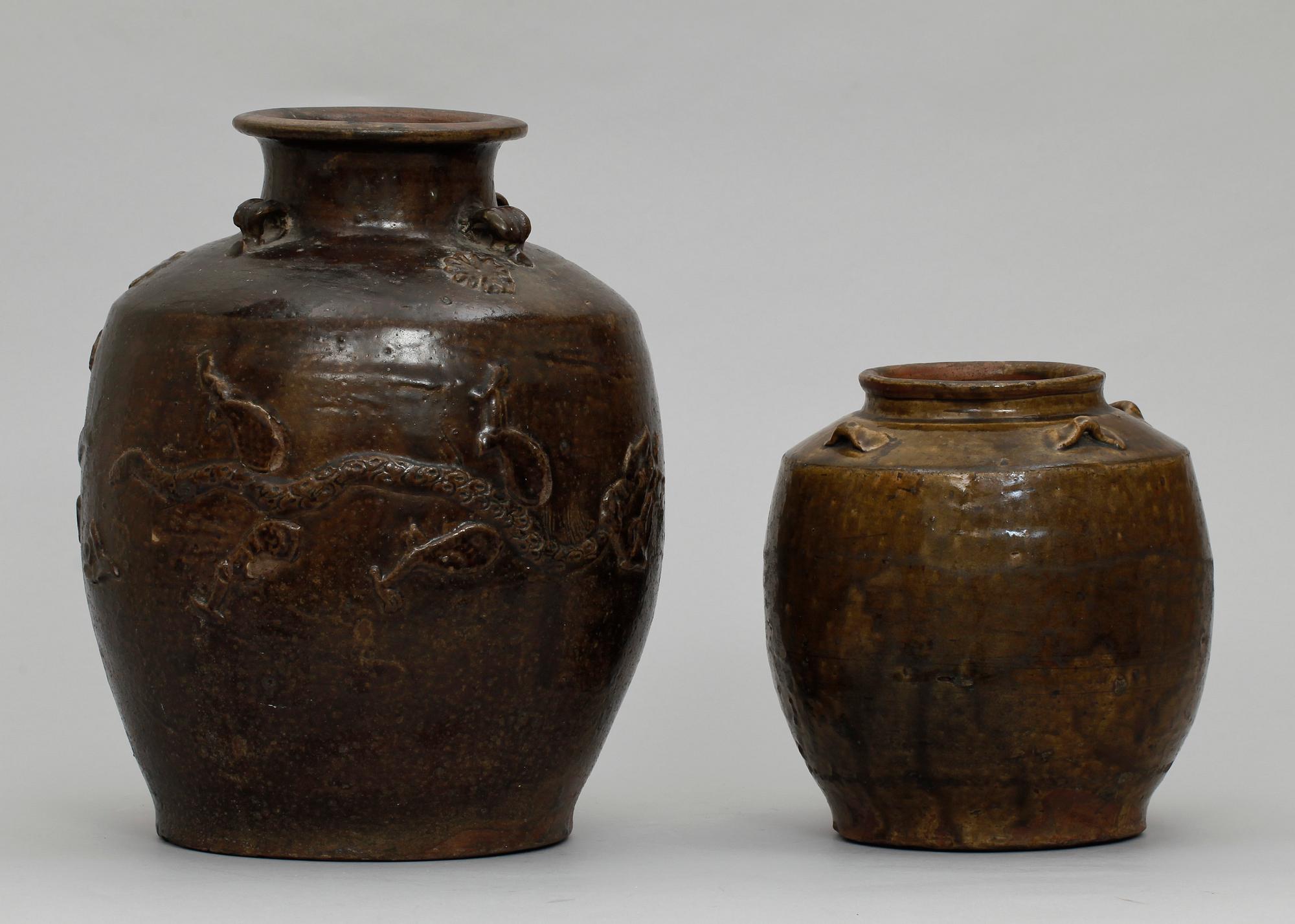 URNOR/KÄRL, 2 st, glaserat lergods, Sung-stil, 1900-tal, orientaliska.