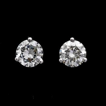 63. EARSTUDS, brilliant cut diamonds, 0.57 cts each.