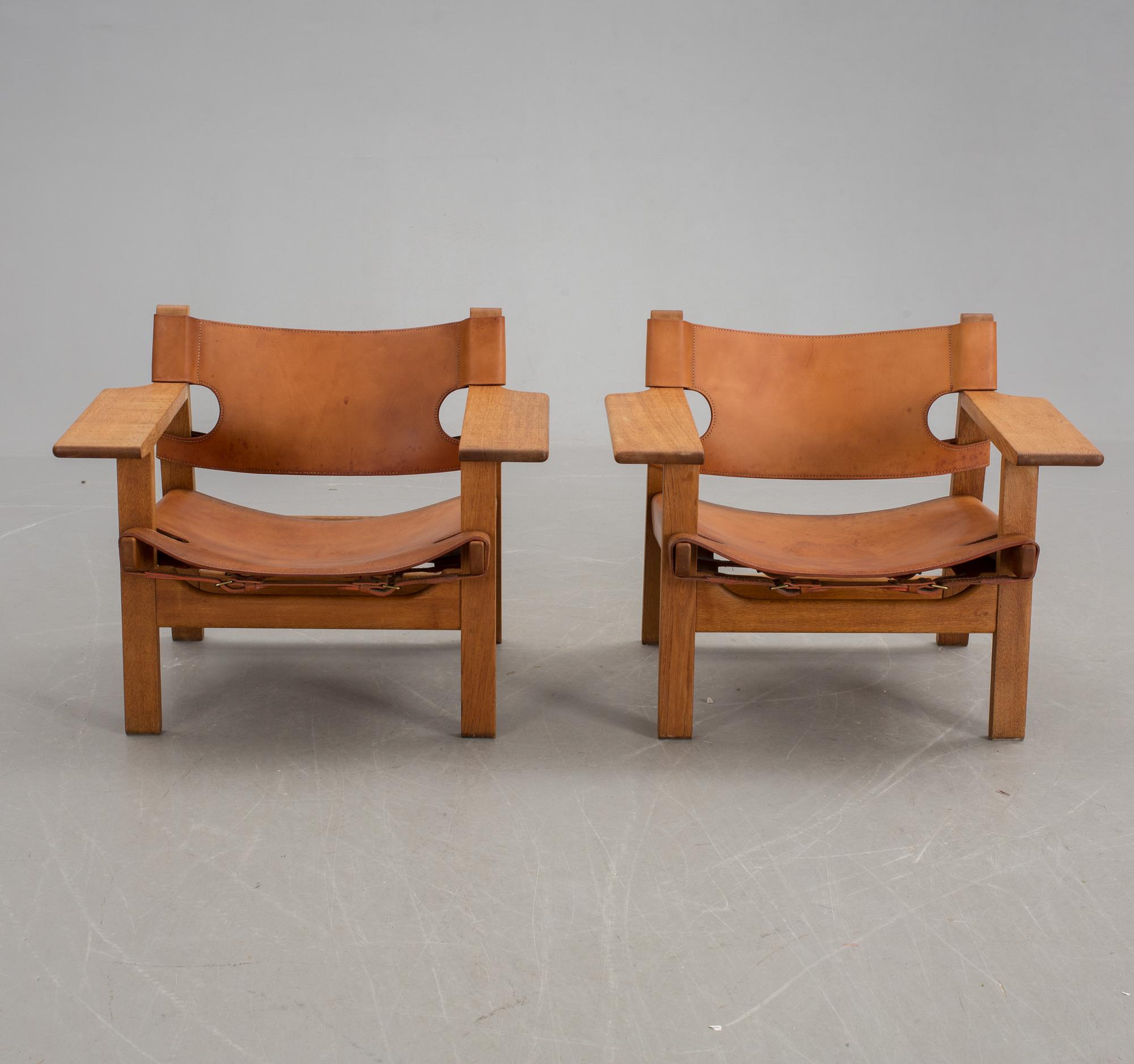 KARMSTOLAR, ett par, "Spanska stolen", Börge Mogensen för Fredericia Stolefabrik, Danmark.