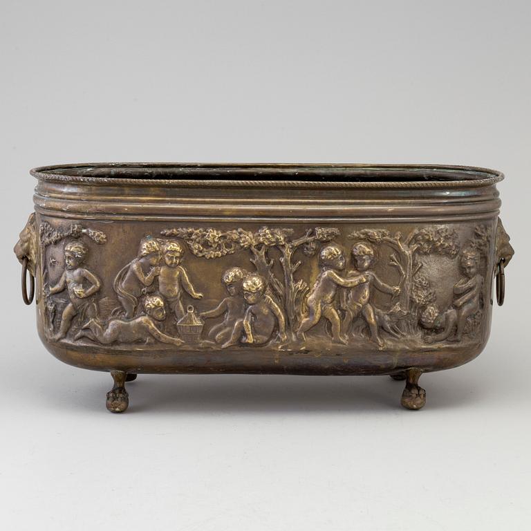 A BRASS JARDINIERE, 18th/19th century.