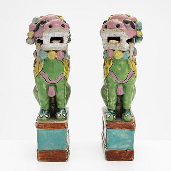 A pair of glazed cramic Fo dogs, Jiaqing (1796-1820), Qing dynasty, China.
