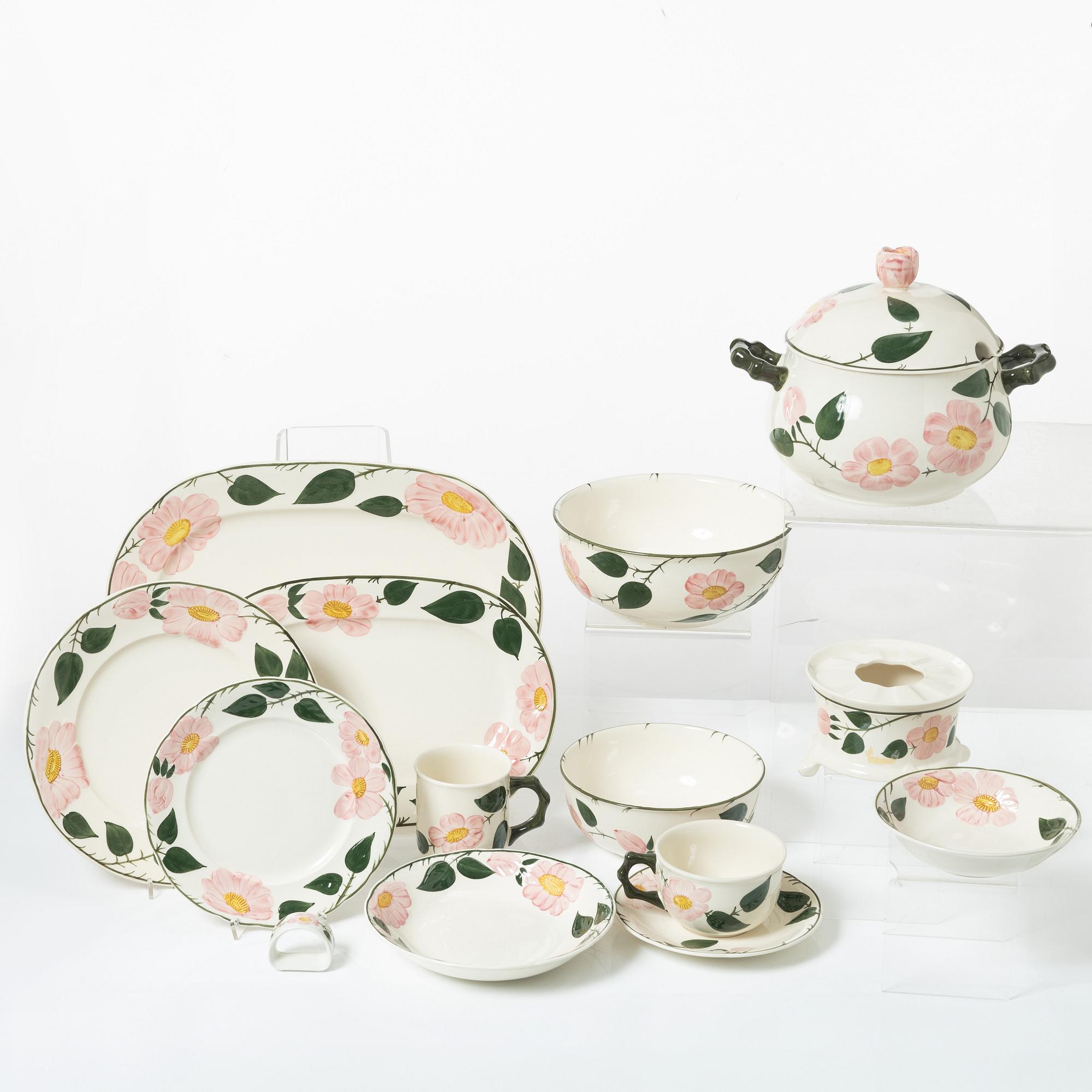 Dinner and tea service, 62 pieces, porcelain, 'Wild rose', Villeroy & Boch, Germany.
