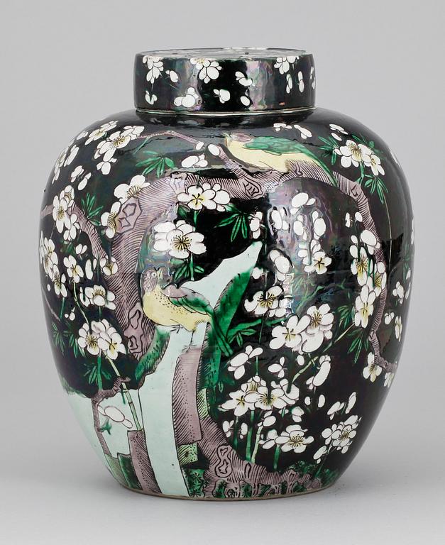 BOJAN med LOCK, porslin. Kina. Sen Qing.