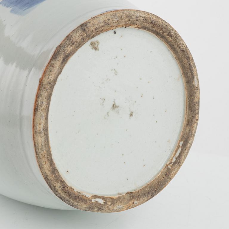 A large Chinese porcelain vase, 19th Century.